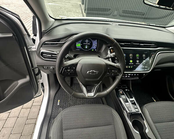 Белый Шевроле Bolt EUV, объемом двигателя 0 л и пробегом 121 тыс. км за 17300 $, фото 32 на Automoto.ua