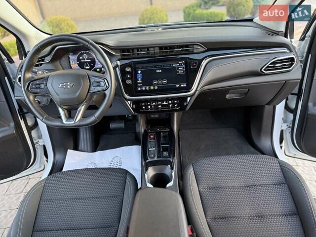 Белый Шевроле Bolt EUV, объемом двигателя 0 л и пробегом 16 тыс. км за 20550 $, фото 110 на Automoto.ua