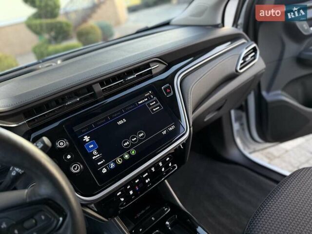 Белый Шевроле Bolt EUV, объемом двигателя 0 л и пробегом 16 тыс. км за 20550 $, фото 73 на Automoto.ua