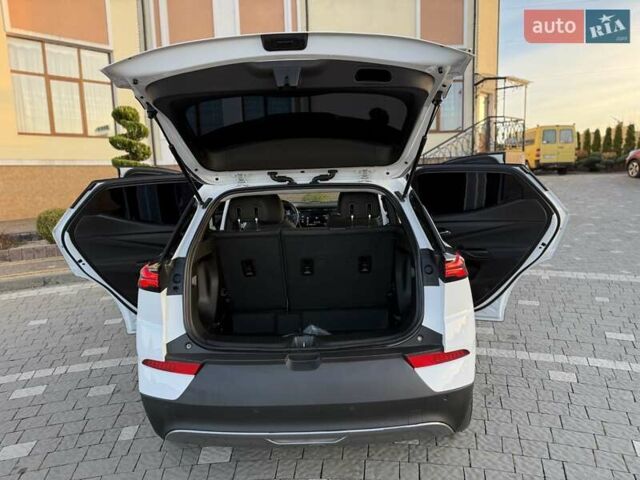 Белый Шевроле Bolt EUV, объемом двигателя 0 л и пробегом 16 тыс. км за 20550 $, фото 111 на Automoto.ua