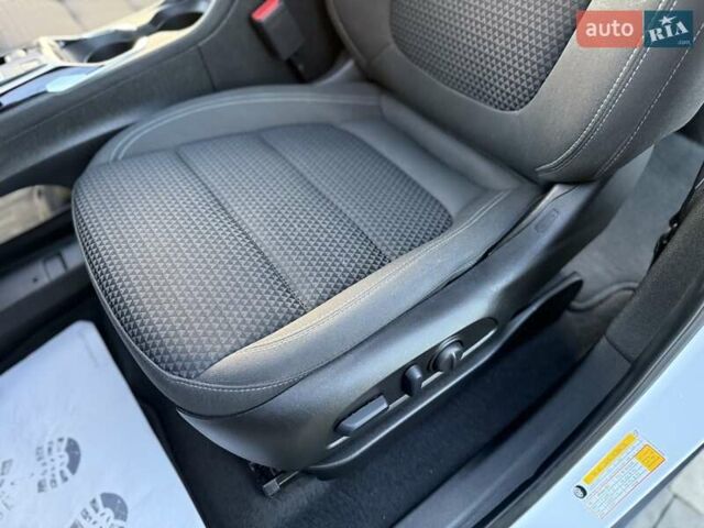 Белый Шевроле Bolt EUV, объемом двигателя 0 л и пробегом 16 тыс. км за 20550 $, фото 81 на Automoto.ua