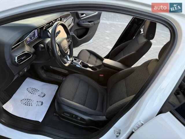 Белый Шевроле Bolt EUV, объемом двигателя 0 л и пробегом 16 тыс. км за 20550 $, фото 66 на Automoto.ua