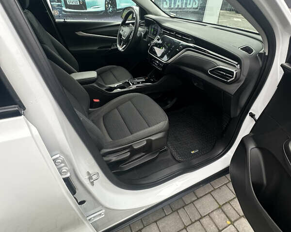 Белый Шевроле Bolt EUV, объемом двигателя 0 л и пробегом 121 тыс. км за 17300 $, фото 25 на Automoto.ua