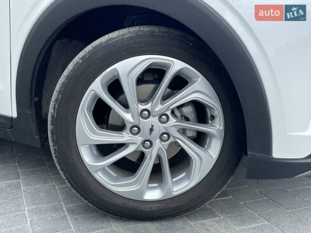 Белый Шевроле Bolt EUV, объемом двигателя 0 л и пробегом 46 тыс. км за 18299 $, фото 5 на Automoto.ua