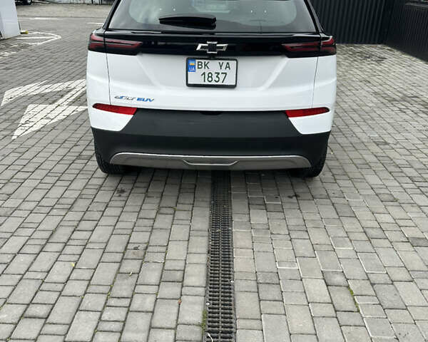 Белый Шевроле Bolt EUV, объемом двигателя 0 л и пробегом 121 тыс. км за 17300 $, фото 9 на Automoto.ua