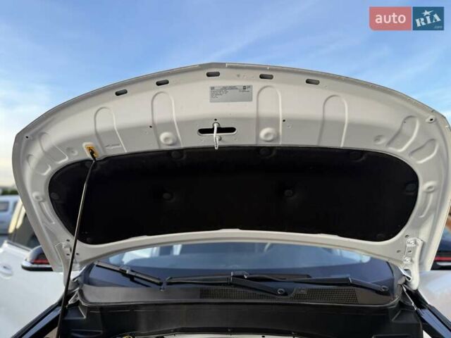 Белый Шевроле Bolt EUV, объемом двигателя 0 л и пробегом 16 тыс. км за 20550 $, фото 117 на Automoto.ua