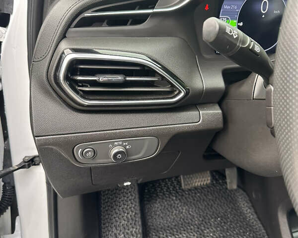 Белый Шевроле Bolt EUV, объемом двигателя 0 л и пробегом 121 тыс. км за 17300 $, фото 35 на Automoto.ua