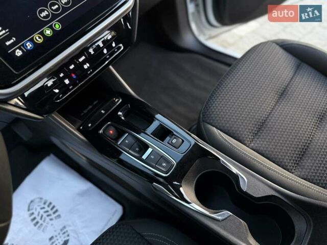 Белый Шевроле Bolt EUV, объемом двигателя 0 л и пробегом 16 тыс. км за 20550 $, фото 77 на Automoto.ua