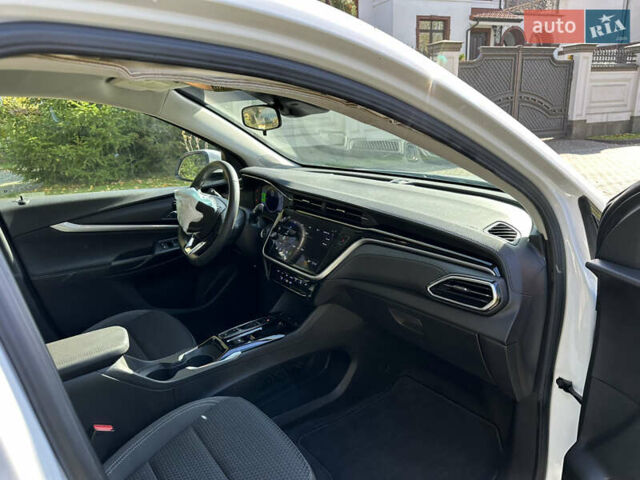 Белый Шевроле Bolt EUV, объемом двигателя 0 л и пробегом 36 тыс. км за 14300 $, фото 7 на Automoto.ua