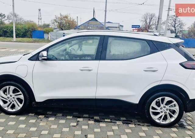 Белый Шевроле Bolt EUV, объемом двигателя 0 л и пробегом 100 тыс. км за 17500 $, фото 7 на Automoto.ua