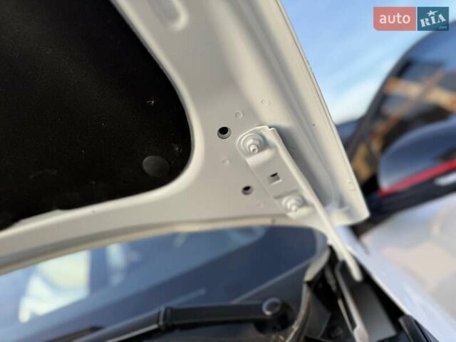 Белый Шевроле Bolt EUV, объемом двигателя 0 л и пробегом 16 тыс. км за 20550 $, фото 118 на Automoto.ua