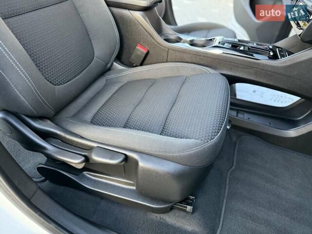 Белый Шевроле Bolt EUV, объемом двигателя 0 л и пробегом 16 тыс. км за 20550 $, фото 102 на Automoto.ua