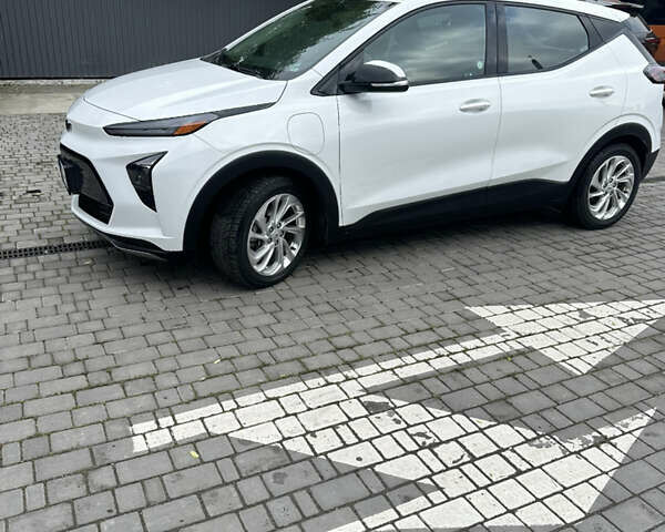 Белый Шевроле Bolt EUV, объемом двигателя 0 л и пробегом 121 тыс. км за 17300 $, фото 4 на Automoto.ua