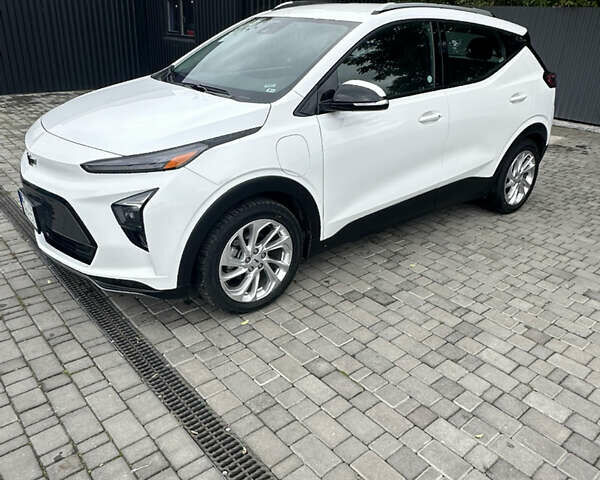 Белый Шевроле Bolt EUV, объемом двигателя 0 л и пробегом 121 тыс. км за 17300 $, фото 13 на Automoto.ua