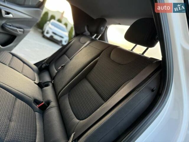 Белый Шевроле Bolt EUV, объемом двигателя 0 л и пробегом 16 тыс. км за 20550 $, фото 88 на Automoto.ua