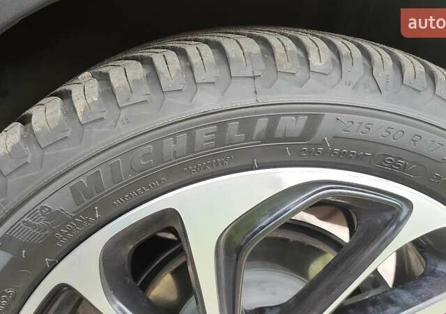 Шевроле Bolt EUV 2023 в Житомире на Automoto.ua Красный Шевроле Bolt EUV, объемом двигателя 0 л и пробегом 19 тыс. км за 23000 $, фото 14 на Automoto.ua