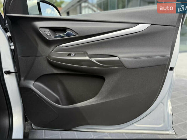 Серый Шевроле Bolt EUV, объемом двигателя 0 л и пробегом 102 тыс. км за 18200 $, фото 41 на Automoto.ua