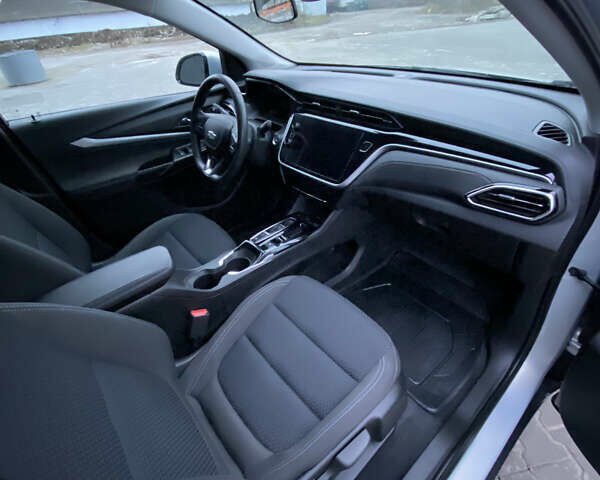 Сірий Шевроле Bolt EUV, об'ємом двигуна 0 л та пробігом 29 тис. км за 18600 $, фото 5 на Automoto.ua