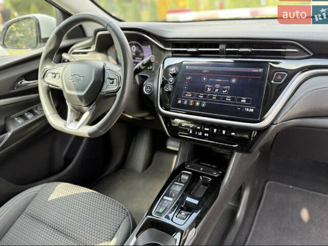 Серый Шевроле Bolt EUV, объемом двигателя 0 л и пробегом 102 тыс. км за 18200 $, фото 45 на Automoto.ua