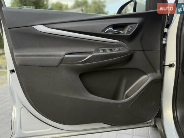 Серый Шевроле Bolt EUV, объемом двигателя 0 л и пробегом 102 тыс. км за 18200 $, фото 19 на Automoto.ua