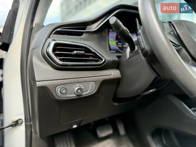 Сірий Шевроле Bolt EUV, об'ємом двигуна 0 л та пробігом 102 тис. км за 18400 $, фото 27 на Automoto.ua