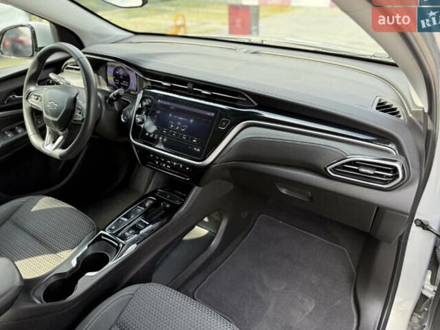 Серый Шевроле Bolt EUV, объемом двигателя 0 л и пробегом 102 тыс. км за 18200 $, фото 45 на Automoto.ua