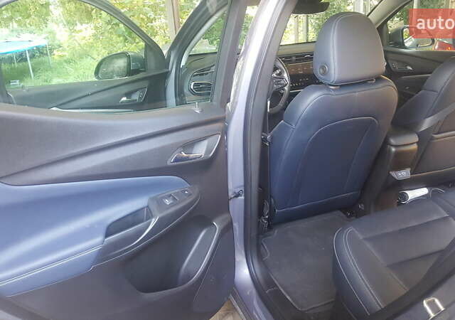 Сірий Шевроле Bolt EUV, об'ємом двигуна 0 л та пробігом 33 тис. км за 25000 $, фото 16 на Automoto.ua