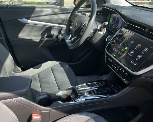 Серый Шевроле Bolt EUV, объемом двигателя 0 л и пробегом 25 тыс. км за 22400 $, фото 25 на Automoto.ua