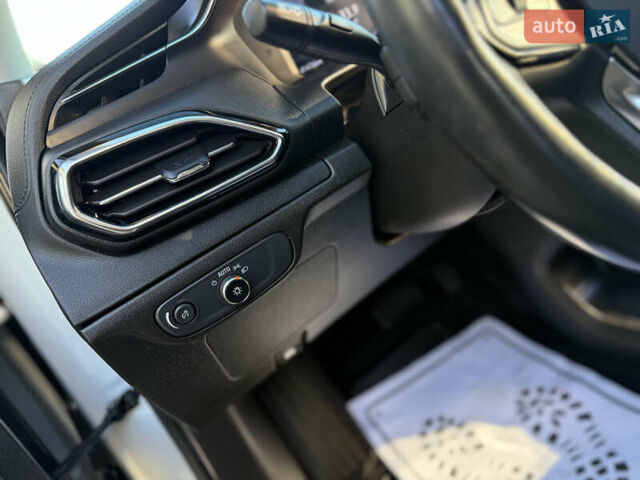 Сірий Шевроле Bolt EUV, об'ємом двигуна 0 л та пробігом 42 тис. км за 19650 $, фото 61 на Automoto.ua