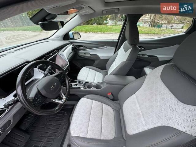 Серый Шевроле Bolt EUV, объемом двигателя 0 л и пробегом 67 тыс. км за 21000 $, фото 10 на Automoto.ua