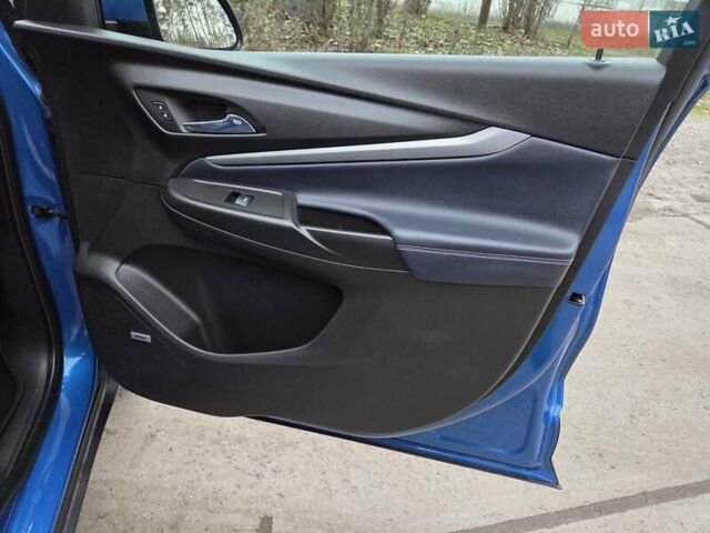 Синий Шевроле Bolt EUV, объемом двигателя 0 л и пробегом 55 тыс. км за 20999 $, фото 53 на Automoto.ua