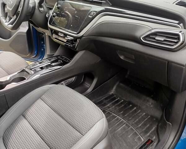 Шевроле Bolt EUV 2023 в Житомире на Automoto.ua Синий Шевроле Bolt EUV, объемом двигателя 0 л и пробегом 20 тыс. км за 20299 $, фото 15 на Automoto.ua