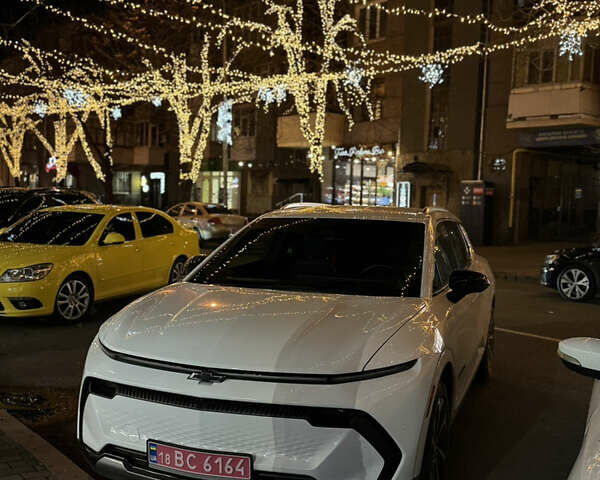 Белый Шевроле Equinox EV, объемом двигателя 0 л и пробегом 7 тыс. км за 29000 $, фото 9 на Automoto.ua