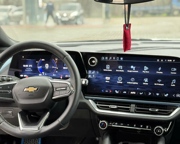 Белый Шевроле Equinox EV, объемом двигателя 0 л и пробегом 7 тыс. км за 29000 $, фото 7 на Automoto.ua