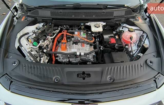 Белый Шевроле Equinox EV, объемом двигателя 0 л и пробегом 11 тыс. км за 31000 $, фото 18 на Automoto.ua