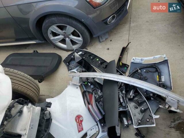 Белый Шевроле Equinox EV, объемом двигателя 0 л и пробегом 8 тыс. км за 21000 $, фото 13 на Automoto.ua