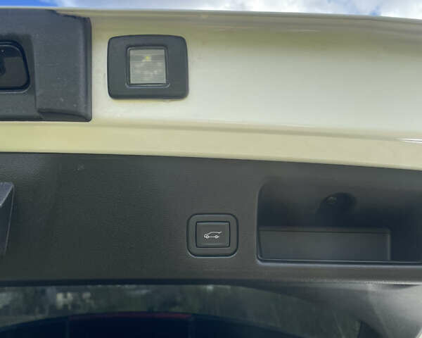 Белый Шевроле Equinox EV, объемом двигателя 0 л и пробегом 11 тыс. км за 30999 $, фото 25 на Automoto.ua