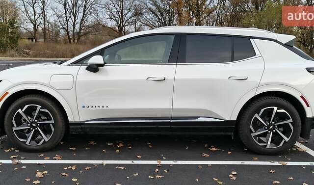 Белый Шевроле Equinox EV, объемом двигателя 0 л и пробегом 11 тыс. км за 31000 $, фото 3 на Automoto.ua