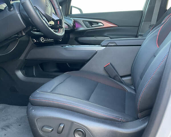 Белый Шевроле Equinox EV, объемом двигателя 0 л и пробегом 11 тыс. км за 30999 $, фото 29 на Automoto.ua