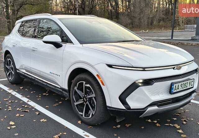 Белый Шевроле Equinox EV, объемом двигателя 0 л и пробегом 11 тыс. км за 31000 $, фото 2 на Automoto.ua