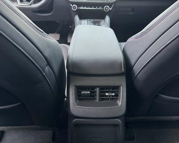 Черный Шевроле Equinox EV, объемом двигателя 0 л и пробегом 4 тыс. км за 27500 $, фото 10 на Automoto.ua