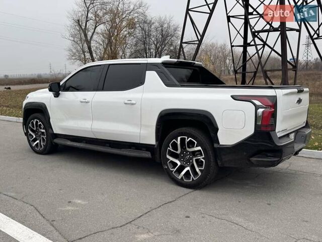 Білий Шевроле Silverado EV, об'ємом двигуна 0 л та пробігом 9 тис. км за 110000 $, фото 12 на Automoto.ua