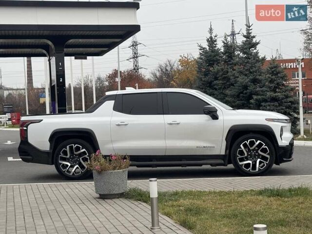 Білий Шевроле Silverado EV, об'ємом двигуна 0 л та пробігом 9 тис. км за 110000 $, фото 11 на Automoto.ua