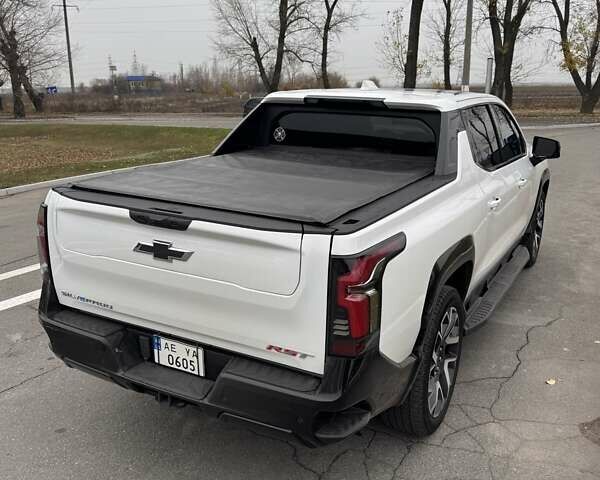 Белый Шевроле Silverado EV, объемом двигателя 0 л и пробегом 9 тыс. км за 107000 $, фото 13 на Automoto.ua