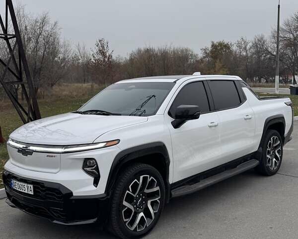 Білий Шевроле Silverado EV, об'ємом двигуна 0 л та пробігом 9 тис. км за 110000 $, фото 1 на Automoto.ua