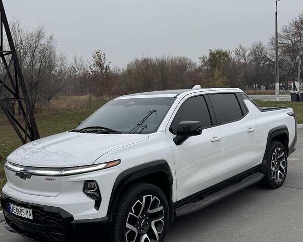 Білий Шевроле Silverado EV, об'ємом двигуна 0 л та пробігом 9 тис. км за 110000 $, фото 2 на Automoto.ua