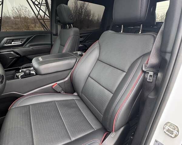 Білий Шевроле Silverado EV, об'ємом двигуна 0 л та пробігом 9 тис. км за 110000 $, фото 15 на Automoto.ua