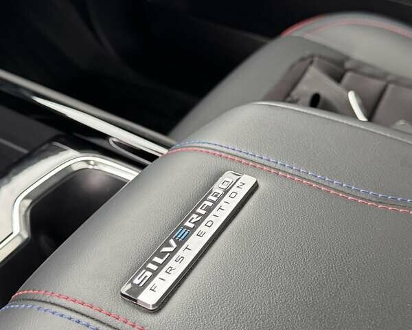 Белый Шевроле Silverado EV, объемом двигателя 0 л и пробегом 9 тыс. км за 92000 $, фото 16 на Automoto.ua
