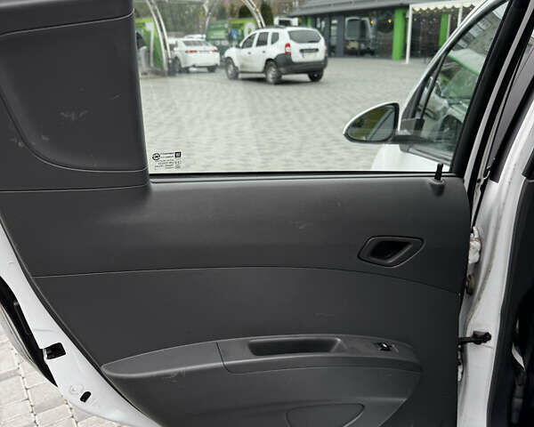 Белый Шевроле Spark EV, объемом двигателя 0 л и пробегом 70 тыс. км за 7500 $, фото 35 на Automoto.ua