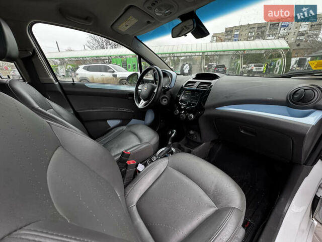 Белый Шевроле Spark EV, объемом двигателя 0 л и пробегом 70 тыс. км за 7500 $, фото 46 на Automoto.ua